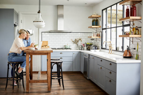 Quels sont les avantages s’asseoir sur un tabouret chez soi ?