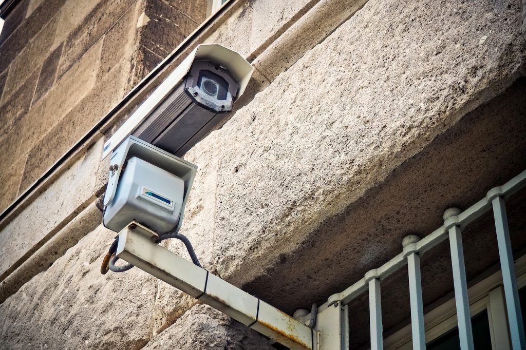 Quels sont les différents types de surveillance avec une caméra ?
