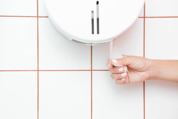 À quel moment choisir un porte papier toilette discret ou mis en avant ?