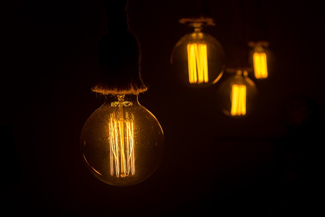 Où placer les luminaires dans le salon ?
