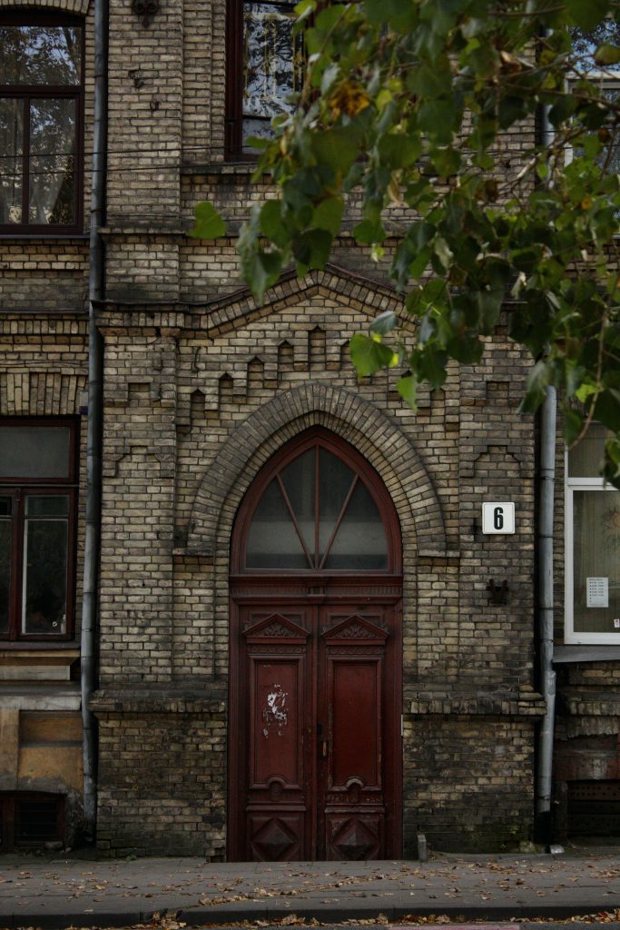 Les tendances créatives pour les plaques de numéro de maison