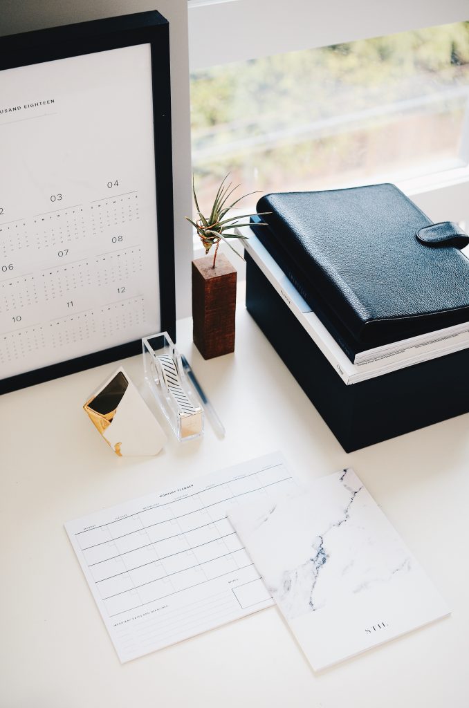 Personnalisez vos sous-mains pour un bureau stylé et unique