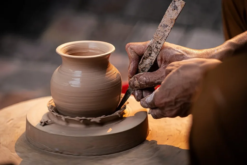 Au cœur de Montéra Atelier, le village où renaît le plâtre
